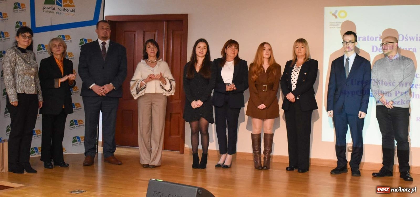 Zdjęcie w galerii na portalu naszraciborz.pl: Stypendyści premiera odebrali w Raciborzu dyplomy wiadomości z regionu