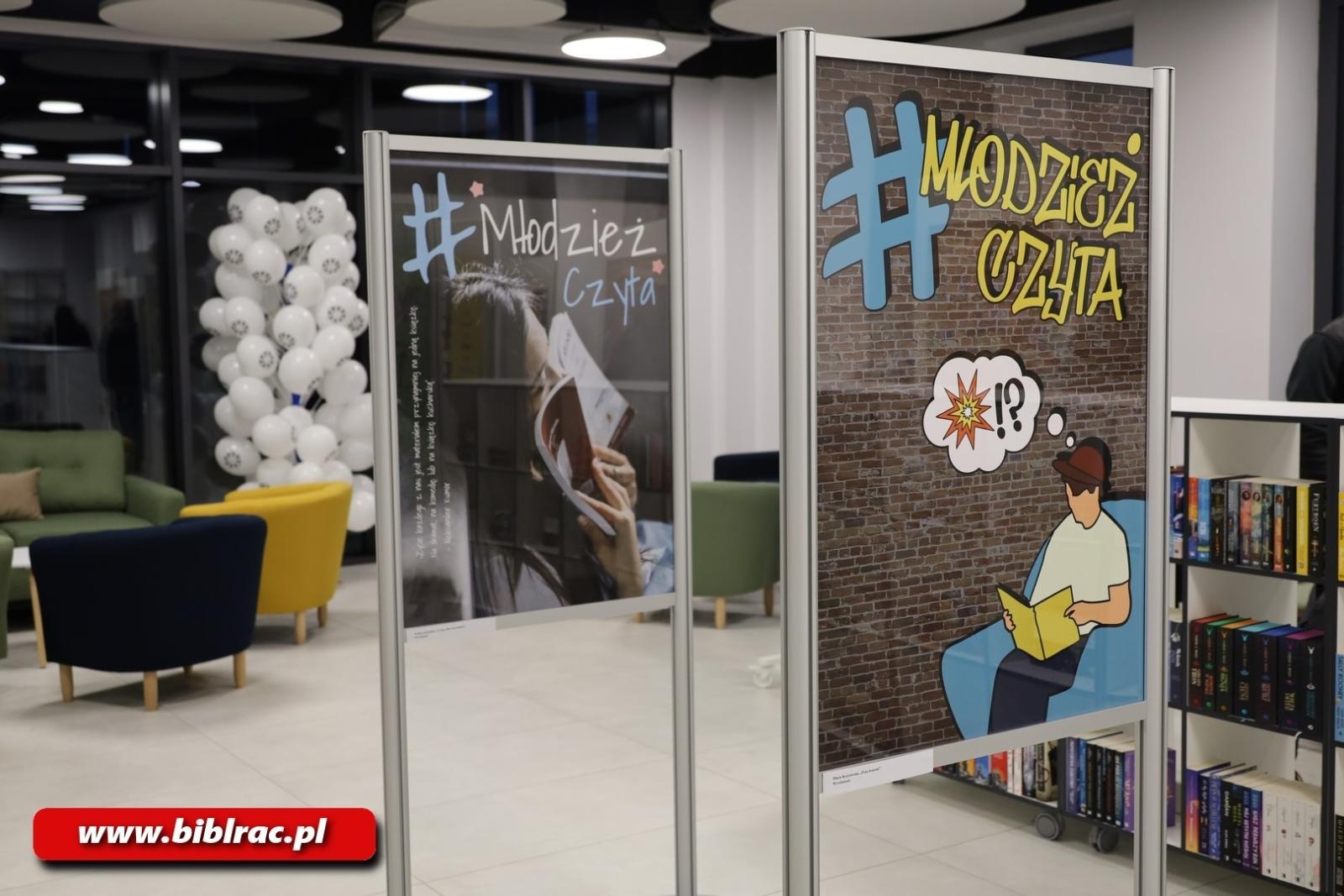 Zdjęcie w galerii na portalu naszraciborz.pl: #młodzieżczyta. Na Stacji Młodych otwarto wystawę plakatów wiadomości z regionu