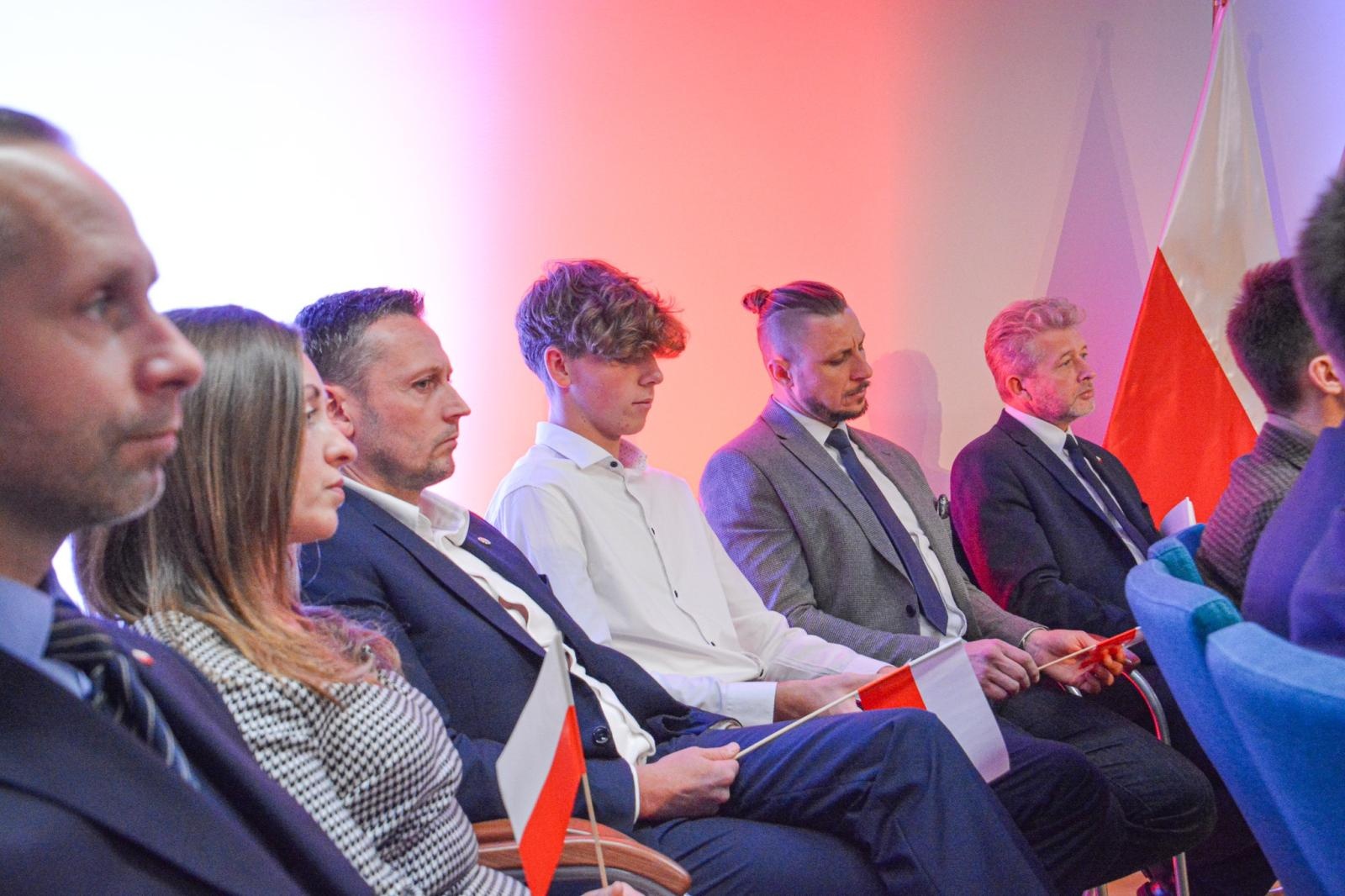 Zdjęcie w galerii na portalu naszraciborz.pl: Tu jest Polska! Karol Nawrocki, prezes IPN i kandydat na urząd Prezydenta RP, odwiedził Racibórz wiadomości z regionu