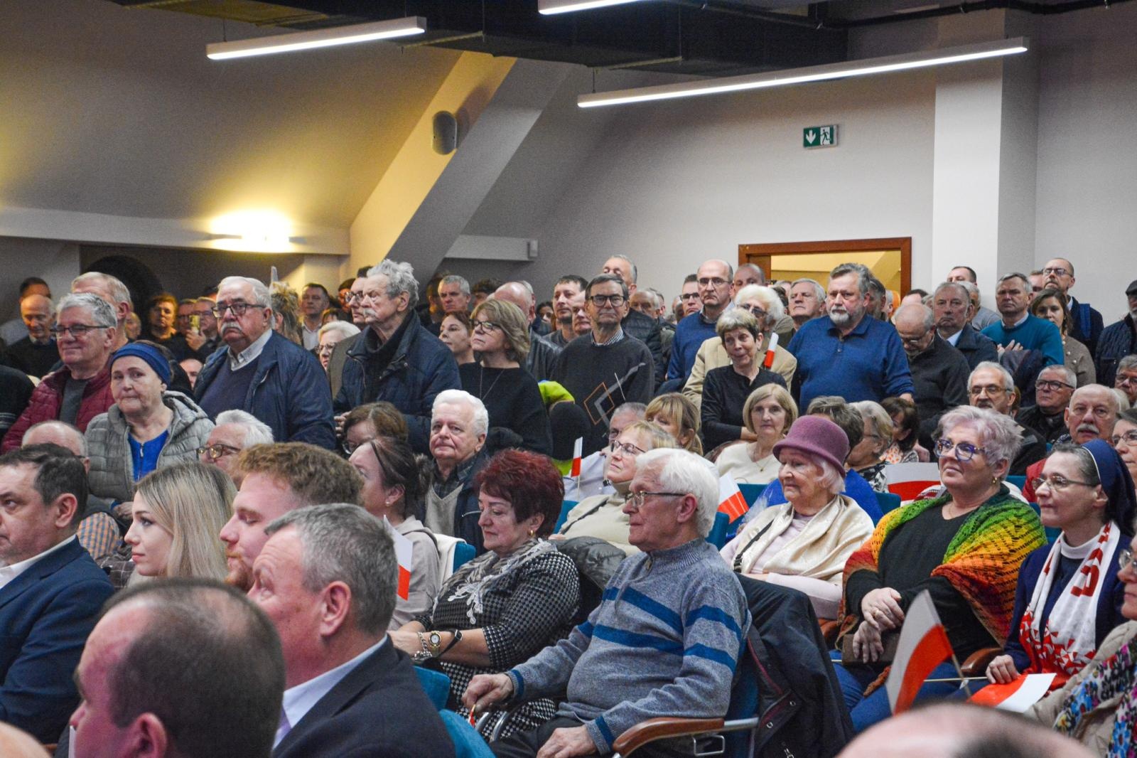 Zdjęcie w galerii na portalu naszraciborz.pl: Tu jest Polska! Karol Nawrocki, prezes IPN i kandydat na urząd Prezydenta RP, odwiedził Racibórz wiadomości z regionu