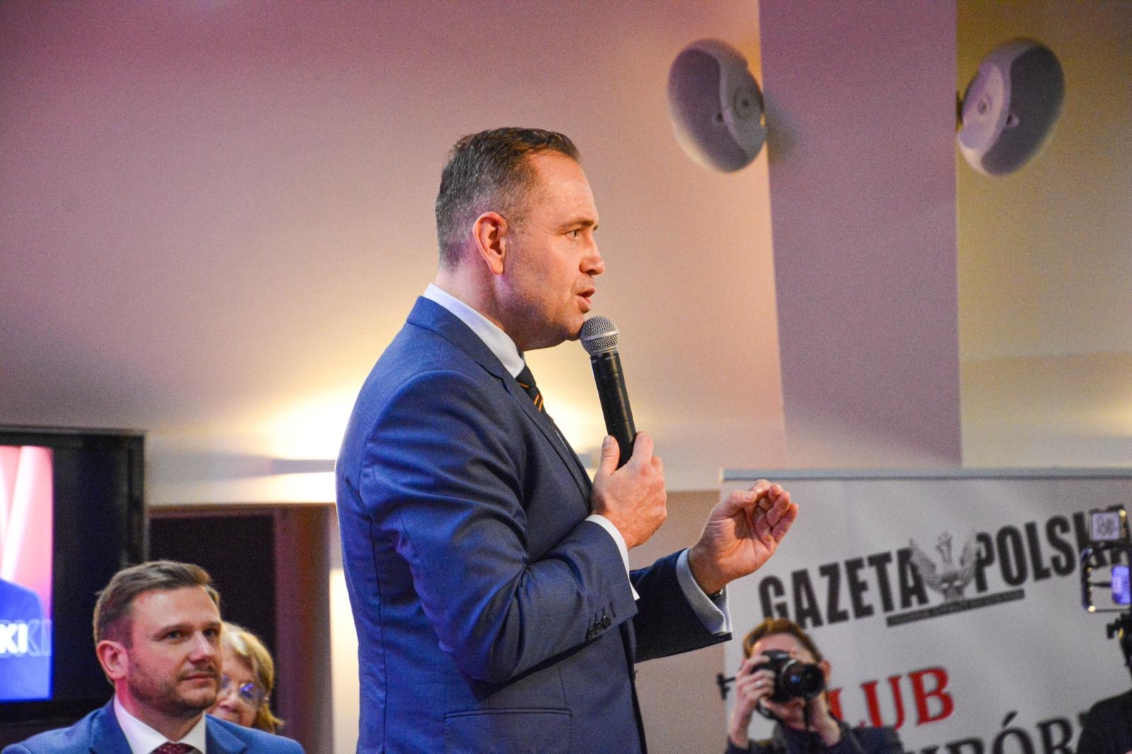 Zdjęcie w galerii na portalu naszraciborz.pl: Tu jest Polska! Karol Nawrocki, prezes IPN i kandydat na urząd Prezydenta RP, odwiedził Racibórz wiadomości z regionu