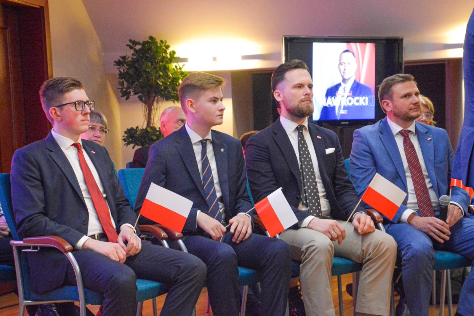 Zdjęcie w galerii na portalu naszraciborz.pl: Tu jest Polska! Karol Nawrocki, prezes IPN i kandydat na urząd Prezydenta RP, odwiedził Racibórz wiadomości z regionu