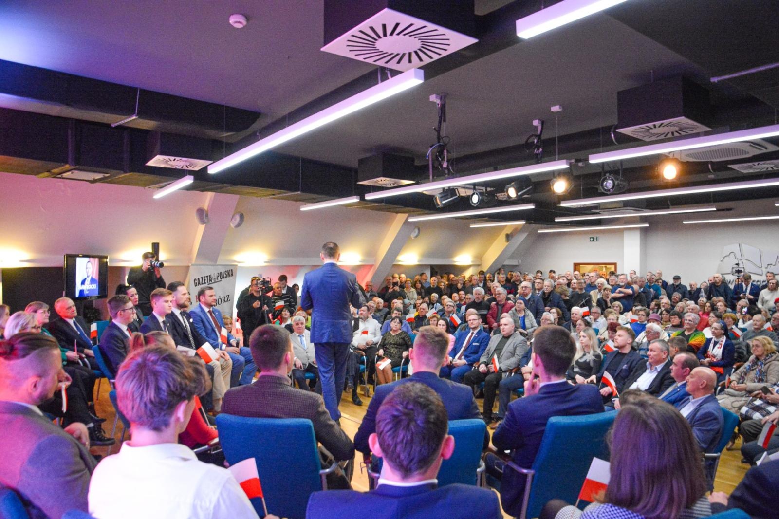 Zdjęcie w galerii na portalu naszraciborz.pl: Tu jest Polska! Karol Nawrocki, prezes IPN i kandydat na urząd Prezydenta RP, odwiedził Racibórz wiadomości z regionu