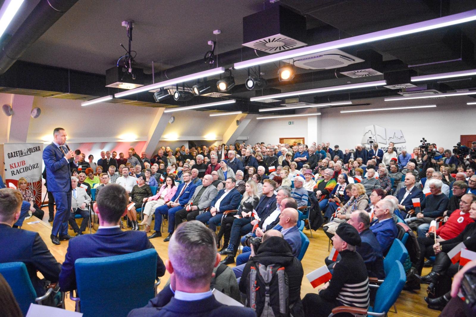 Zdjęcie w galerii na portalu naszraciborz.pl: Tu jest Polska! Karol Nawrocki, prezes IPN i kandydat na urząd Prezydenta RP, odwiedził Racibórz wiadomości z regionu