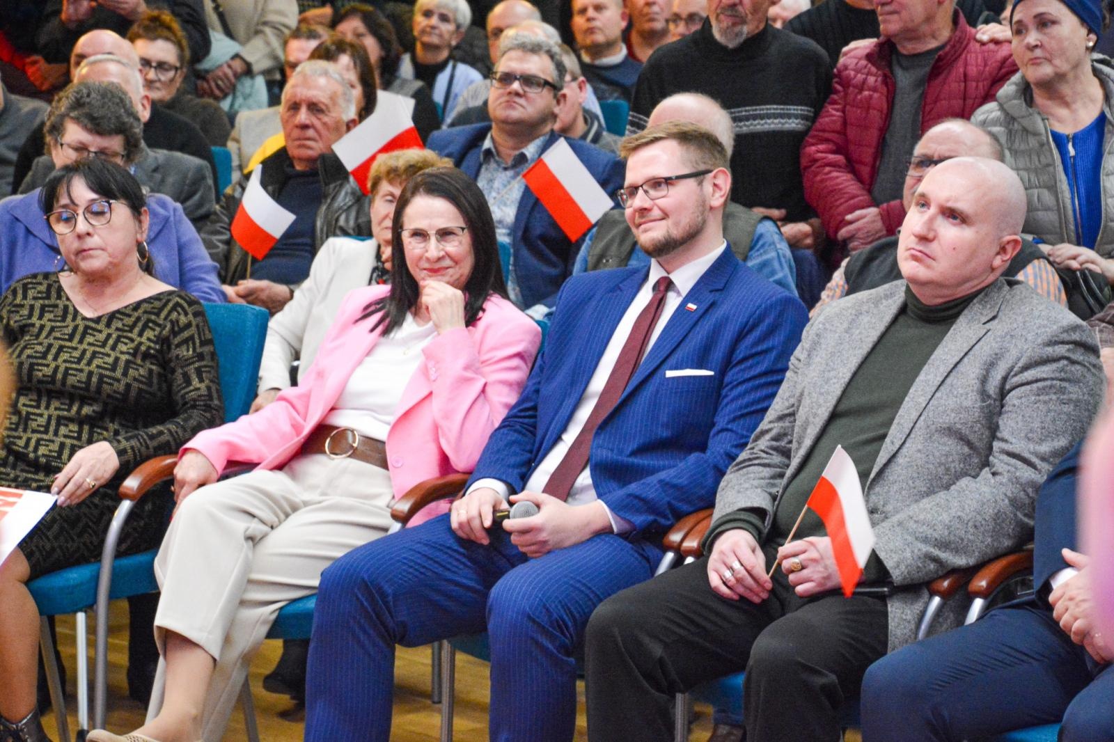 Zdjęcie w galerii na portalu naszraciborz.pl: Tu jest Polska! Karol Nawrocki, prezes IPN i kandydat na urząd Prezydenta RP, odwiedził Racibórz wiadomości z regionu