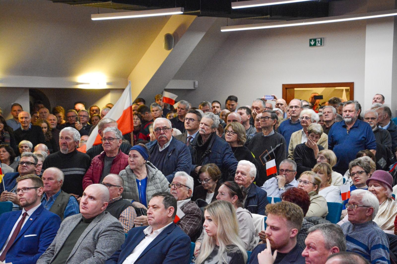 Zdjęcie w galerii na portalu naszraciborz.pl: Tu jest Polska! Karol Nawrocki, prezes IPN i kandydat na urząd Prezydenta RP, odwiedził Racibórz wiadomości z regionu