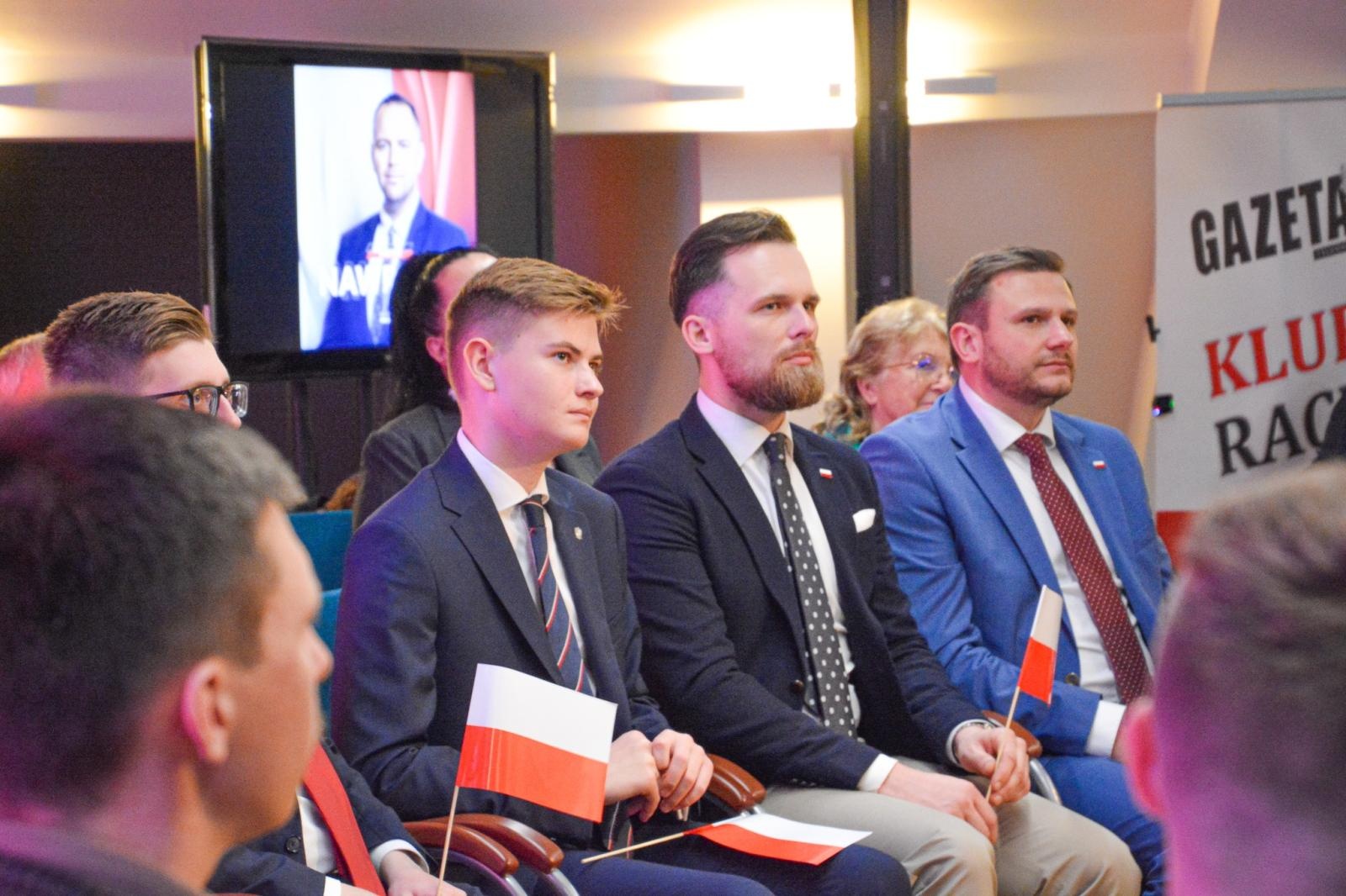 Zdjęcie w galerii na portalu naszraciborz.pl: Tu jest Polska! Karol Nawrocki, prezes IPN i kandydat na urząd Prezydenta RP, odwiedził Racibórz wiadomości z regionu