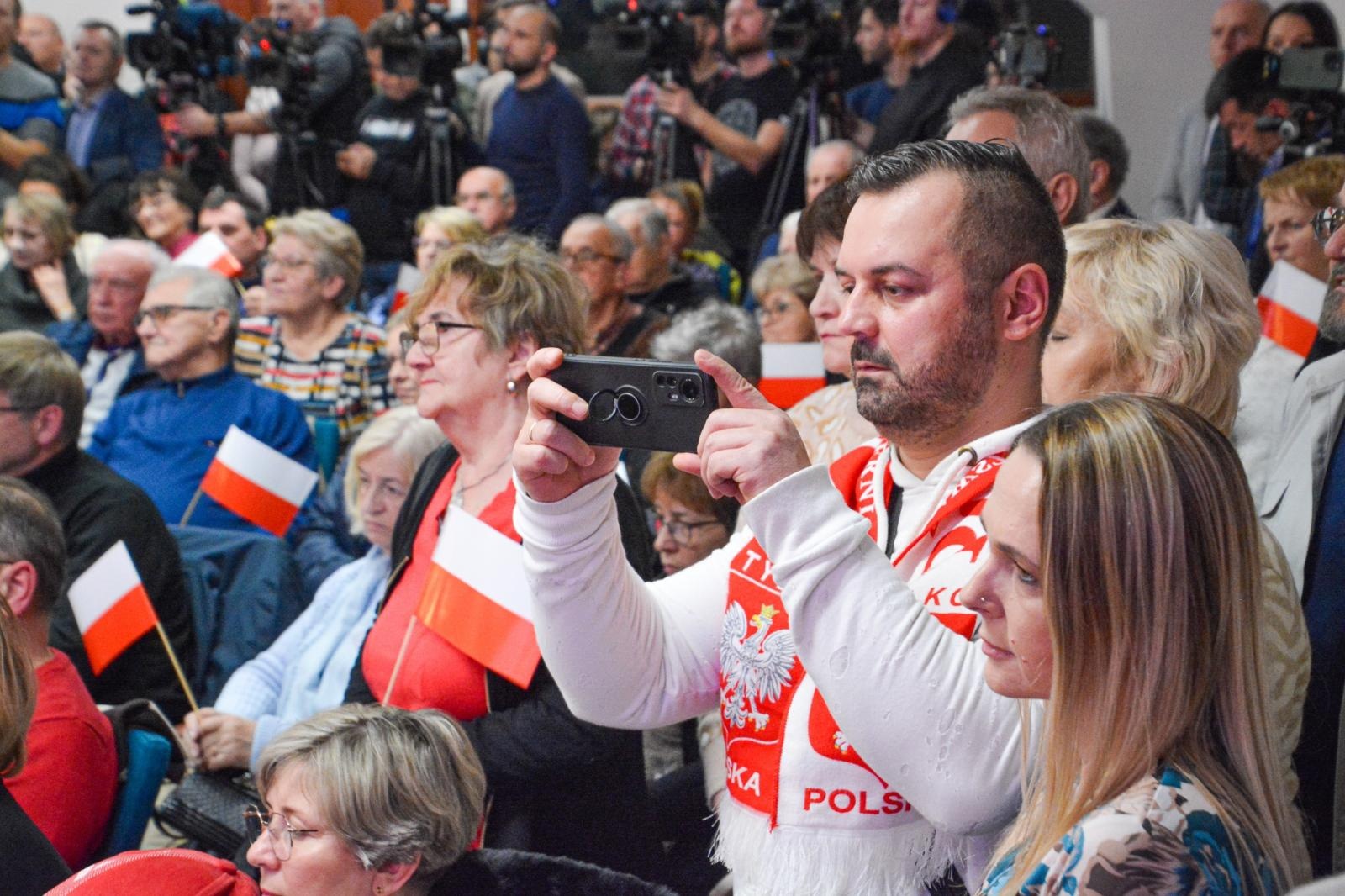 Zdjęcie w galerii na portalu naszraciborz.pl: Tu jest Polska! Karol Nawrocki, prezes IPN i kandydat na urząd Prezydenta RP, odwiedził Racibórz wiadomości z regionu