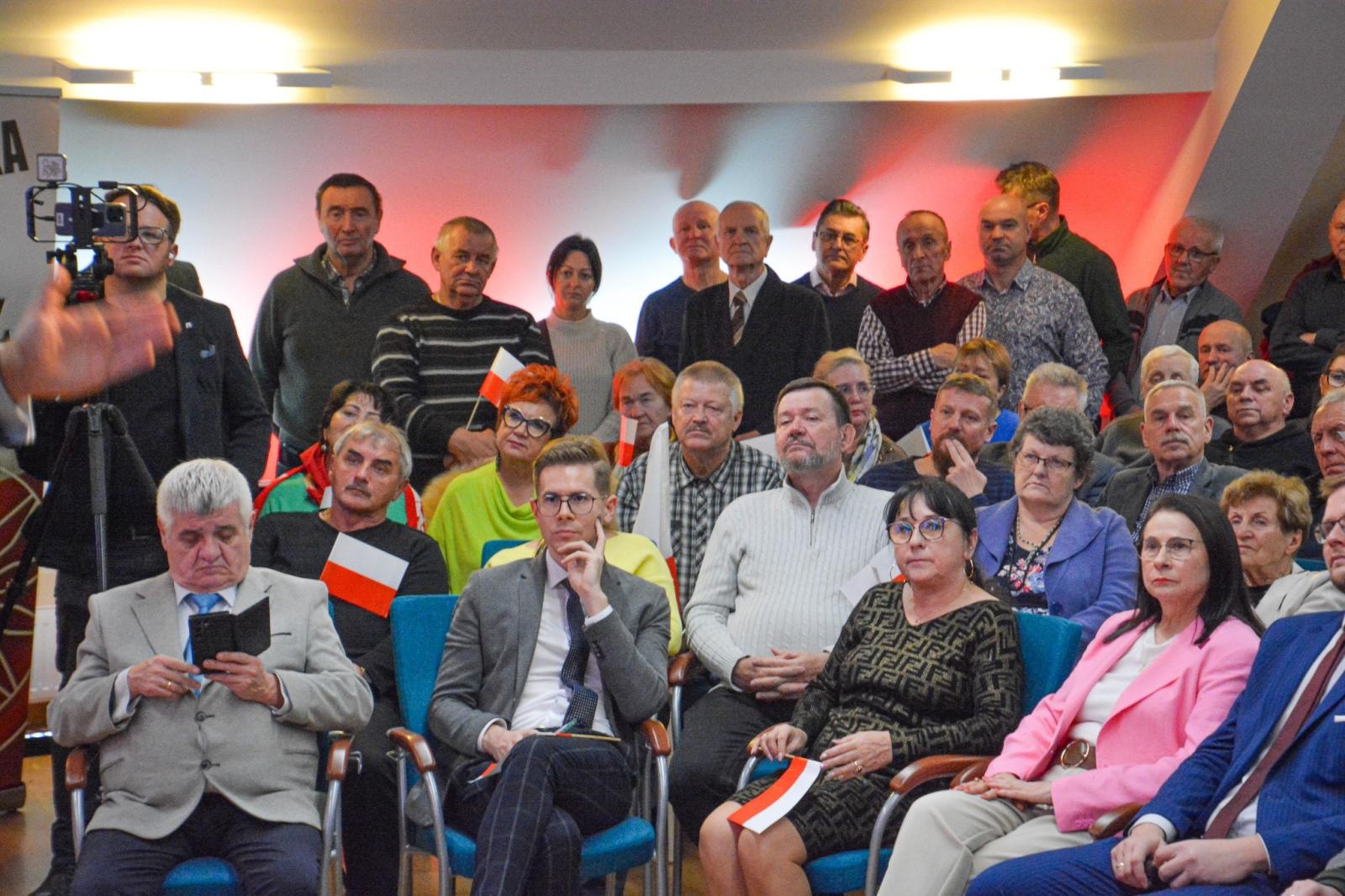 Zdjęcie w galerii na portalu naszraciborz.pl: Tu jest Polska! Karol Nawrocki, prezes IPN i kandydat na urząd Prezydenta RP, odwiedził Racibórz wiadomości z regionu