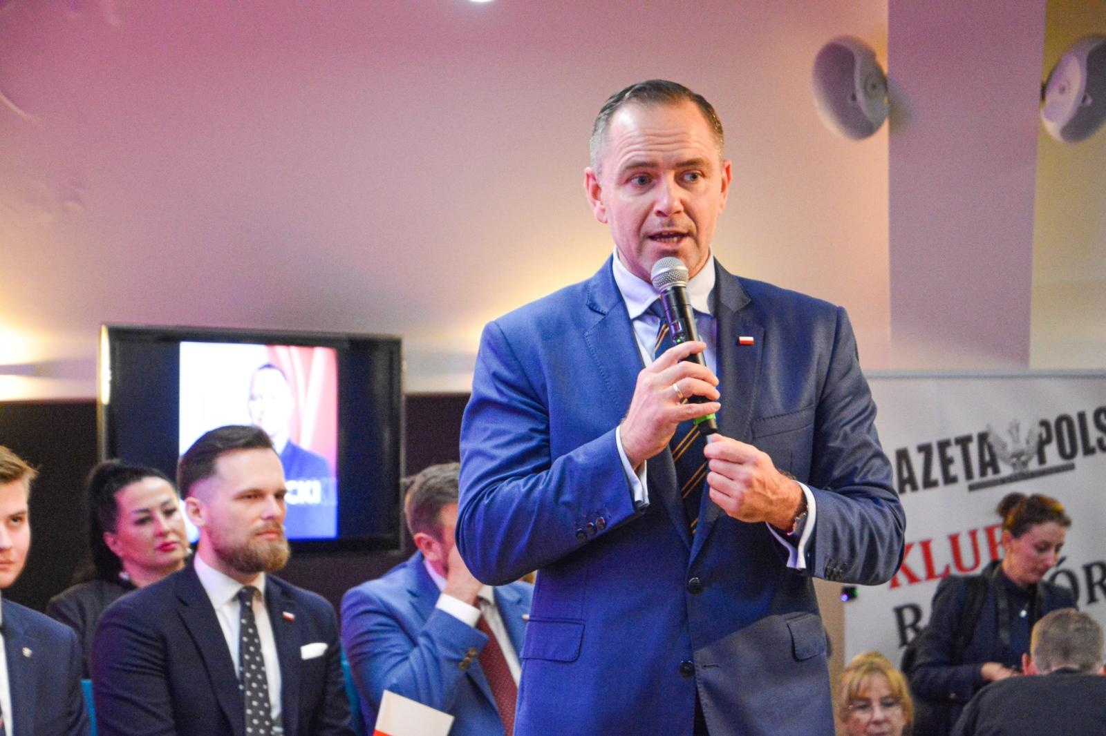 Zdjęcie w galerii na portalu naszraciborz.pl: Tu jest Polska! Karol Nawrocki, prezes IPN i kandydat na urząd Prezydenta RP, odwiedził Racibórz wiadomości z regionu