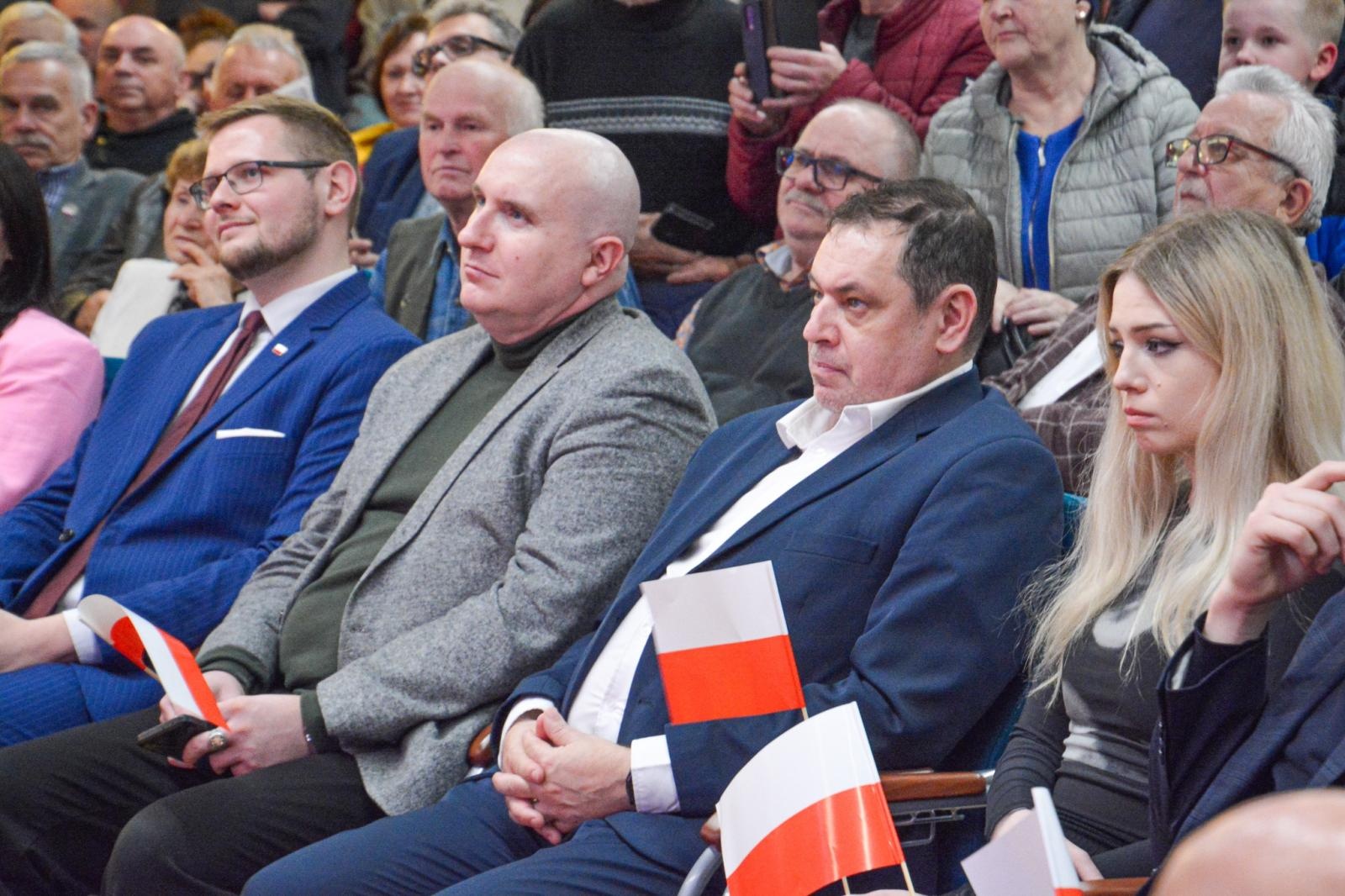 Zdjęcie w galerii na portalu naszraciborz.pl: Tu jest Polska! Karol Nawrocki, prezes IPN i kandydat na urząd Prezydenta RP, odwiedził Racibórz wiadomości z regionu