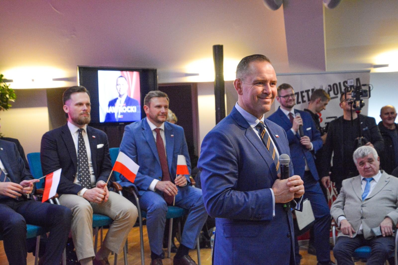 Zdjęcie w galerii na portalu naszraciborz.pl: Tu jest Polska! Karol Nawrocki, prezes IPN i kandydat na urząd Prezydenta RP, odwiedził Racibórz wiadomości z regionu