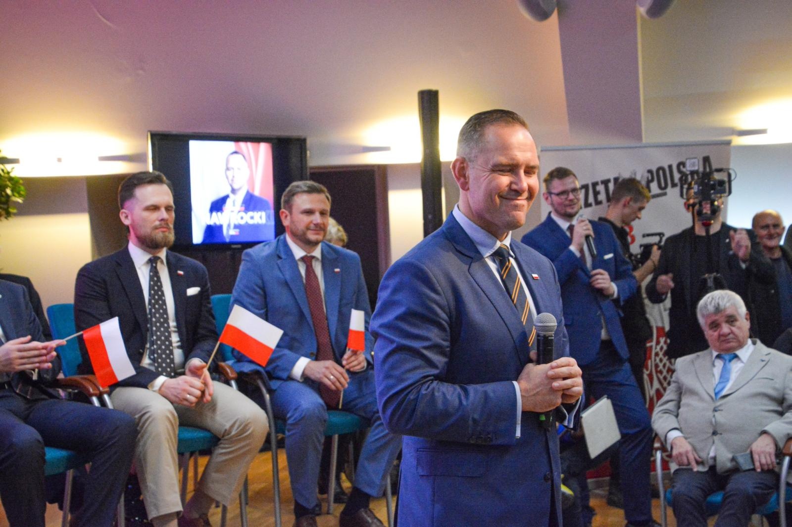 Zdjęcie w galerii na portalu naszraciborz.pl: Tu jest Polska! Karol Nawrocki, prezes IPN i kandydat na urząd Prezydenta RP, odwiedził Racibórz wiadomości z regionu