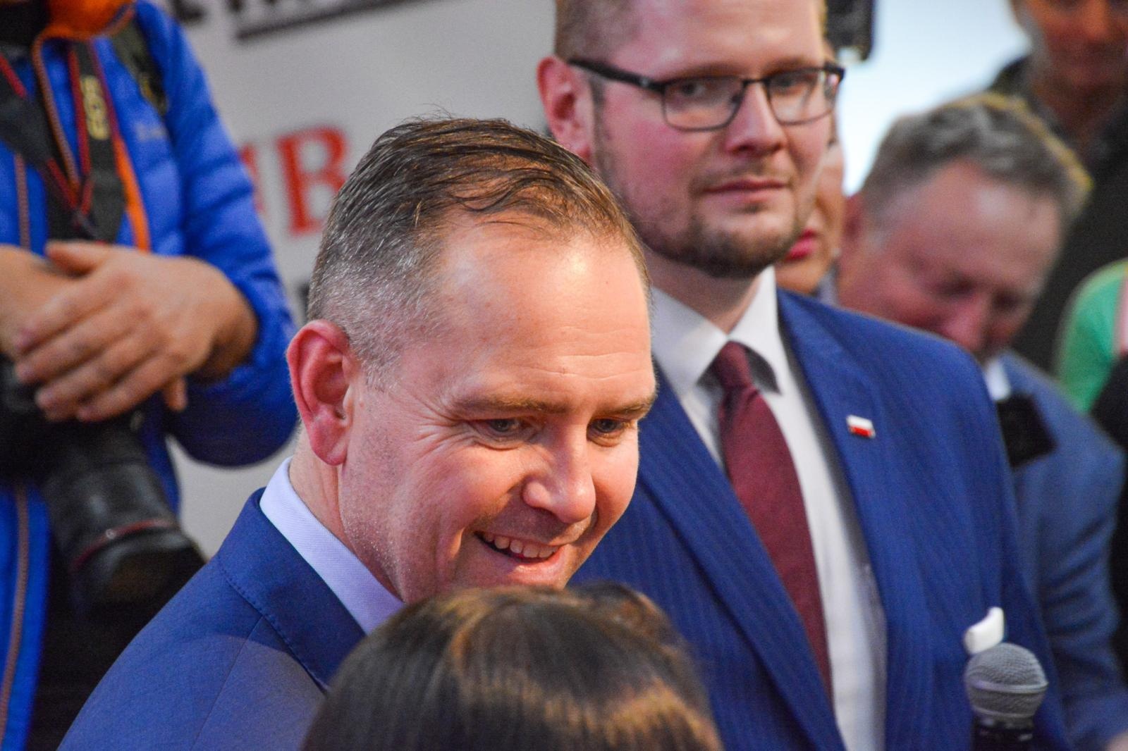 Zdjęcie w galerii na portalu naszraciborz.pl: Tu jest Polska! Karol Nawrocki, prezes IPN i kandydat na urząd Prezydenta RP, odwiedził Racibórz wiadomości z regionu