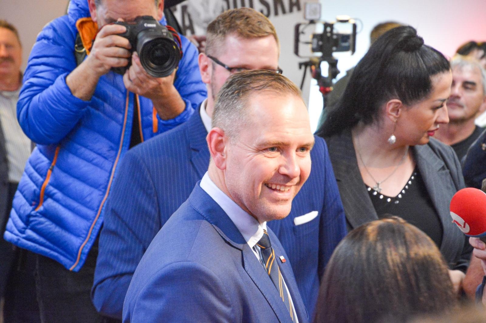 Zdjęcie w galerii na portalu naszraciborz.pl: Tu jest Polska! Karol Nawrocki, prezes IPN i kandydat na urząd Prezydenta RP, odwiedził Racibórz wiadomości z regionu