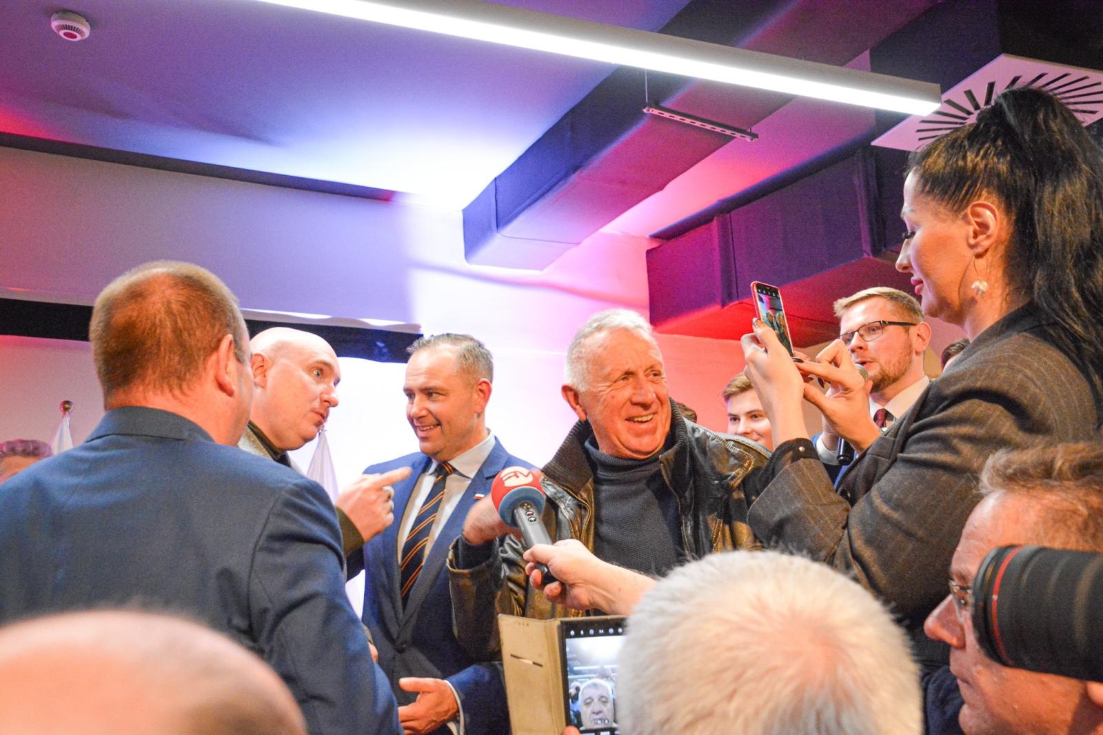 Zdjęcie w galerii na portalu naszraciborz.pl: Tu jest Polska! Karol Nawrocki, prezes IPN i kandydat na urząd Prezydenta RP, odwiedził Racibórz wiadomości z regionu