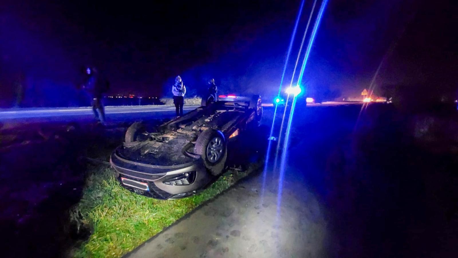 Zdjęcie w galerii na portalu naszraciborz.pl: Zderzenie i dachowanie za mostem na Uldze wiadomości z regionu