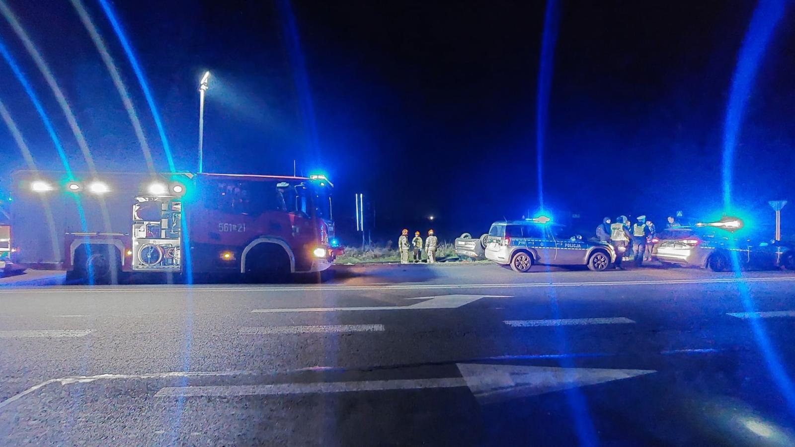 Zdjęcie w galerii na portalu naszraciborz.pl: Zderzenie i dachowanie za mostem na Uldze wiadomości z regionu