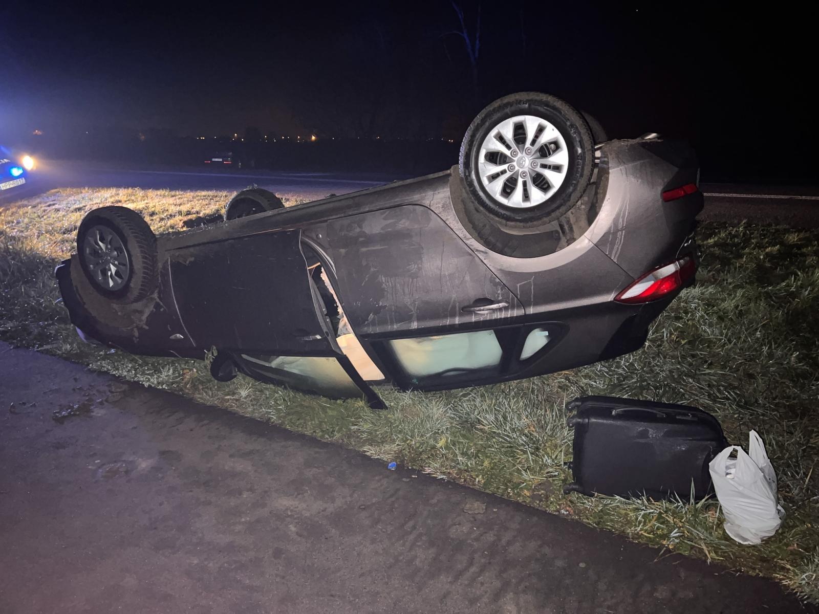 Zdjęcie w galerii na portalu naszraciborz.pl: Zderzenie i dachowanie za mostem na Uldze wiadomości z regionu