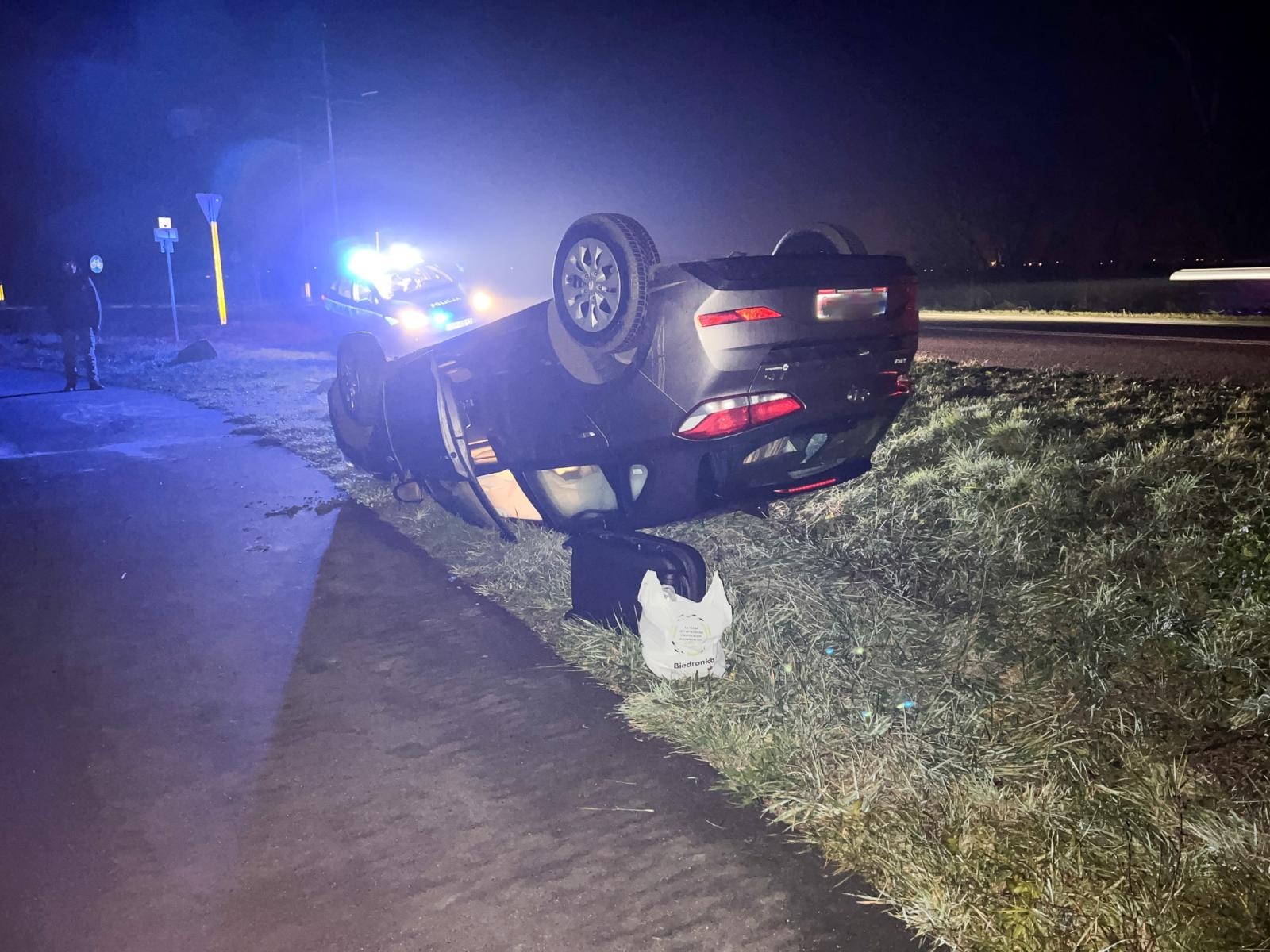 Zdjęcie w galerii na portalu naszraciborz.pl: Zderzenie i dachowanie za mostem na Uldze wiadomości z regionu