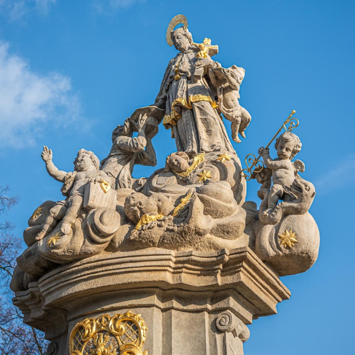 Zdjęcie w galerii na portalu naszraciborz.pl: Renowacja figury św. Jana Nepomucena uwieńczona złotym kluczem wiadomości z regionu