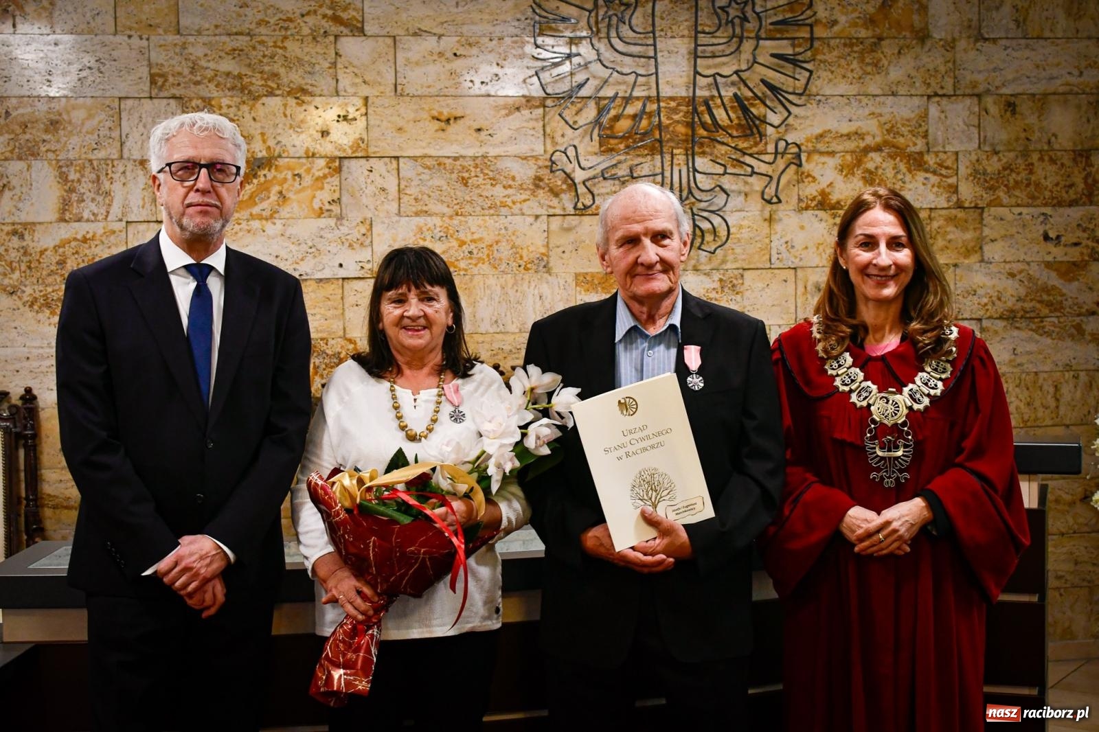 Zdjęcie w galerii na portalu naszraciborz.pl: Złote gody w raciborskim USC [FOTO i WIDEO] wiadomości z regionu