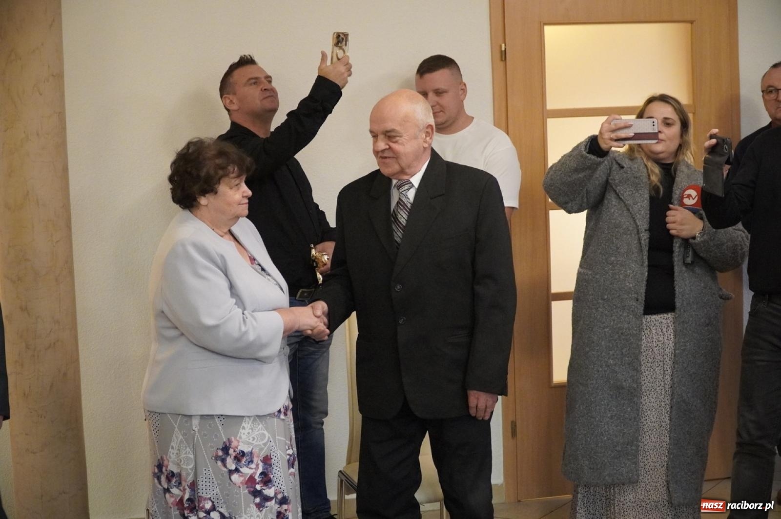 Zdjęcie w galerii na portalu naszraciborz.pl: Złote gody w raciborskim USC [FOTO i WIDEO] wiadomości z regionu