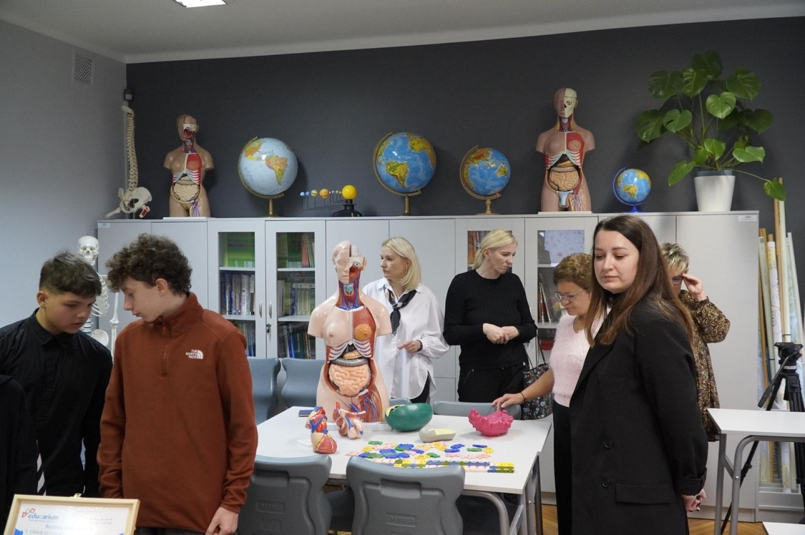 Zdjęcie w galerii na portalu naszraciborz.pl: Świat wokół nas - Zielona Pracownia w SP 13 już otwarta wiadomości z regionu