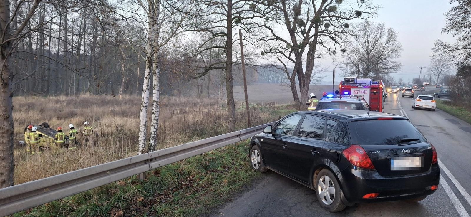 Zdjęcie w galerii na portalu naszraciborz.pl: Pijacki rajd w Rzuchowie zakończony dachowaniem [FOTO] wiadomości z regionu