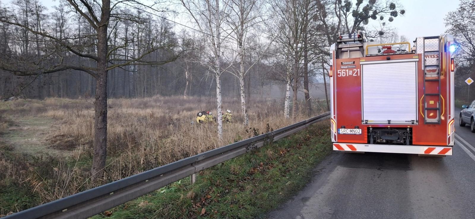 Zdjęcie w galerii na portalu naszraciborz.pl: Pijacki rajd w Rzuchowie zakończony dachowaniem [FOTO] wiadomości z regionu