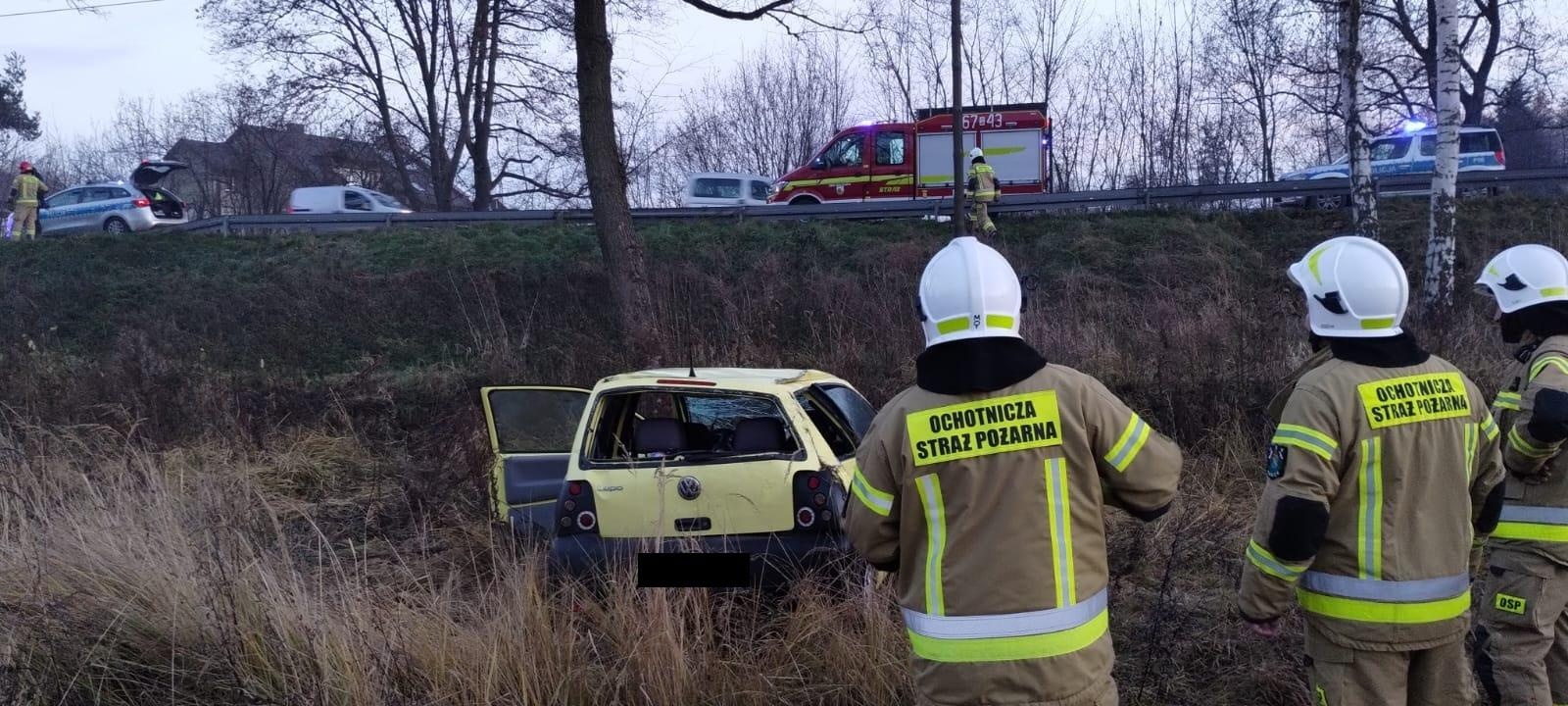 Zdjęcie w galerii na portalu naszraciborz.pl: Pijacki rajd w Rzuchowie zakończony dachowaniem [FOTO] wiadomości z regionu