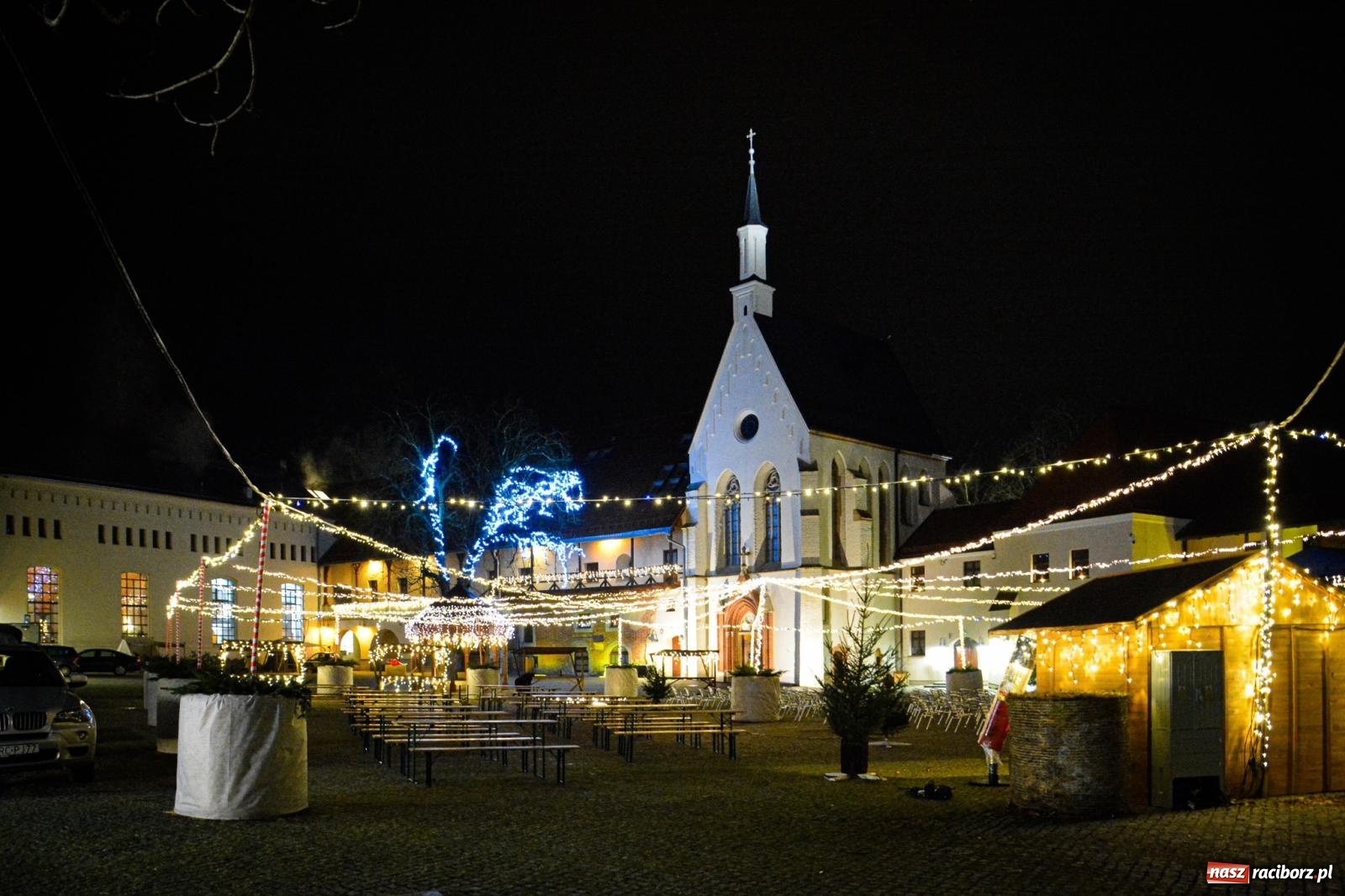 Zdjęcie w galerii na portalu naszraciborz.pl: Zamek gotowy na jarmark. Zobaczcie jak przystrojono dziedziniec [FOTO i WIDEO] wiadomości z regionu
