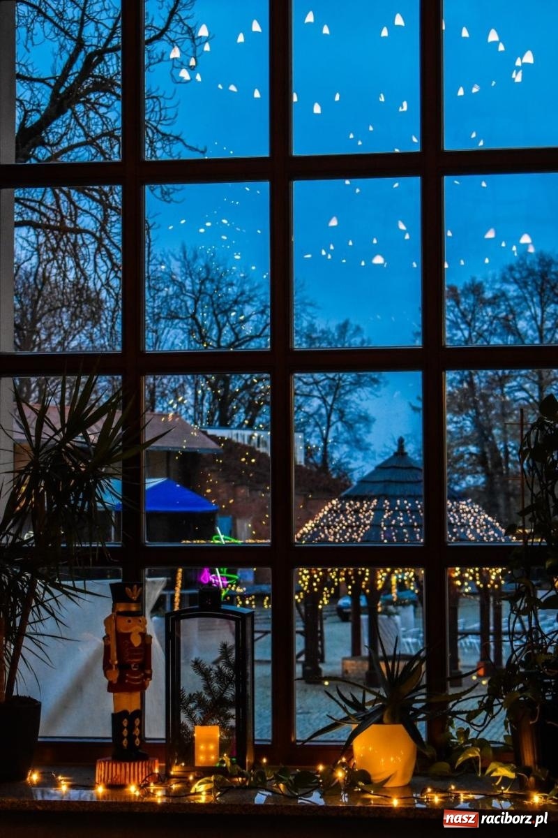 Zdjęcie w galerii na portalu naszraciborz.pl: Zamek gotowy na jarmark. Zobaczcie jak przystrojono dziedziniec [FOTO i WIDEO] wiadomości z regionu