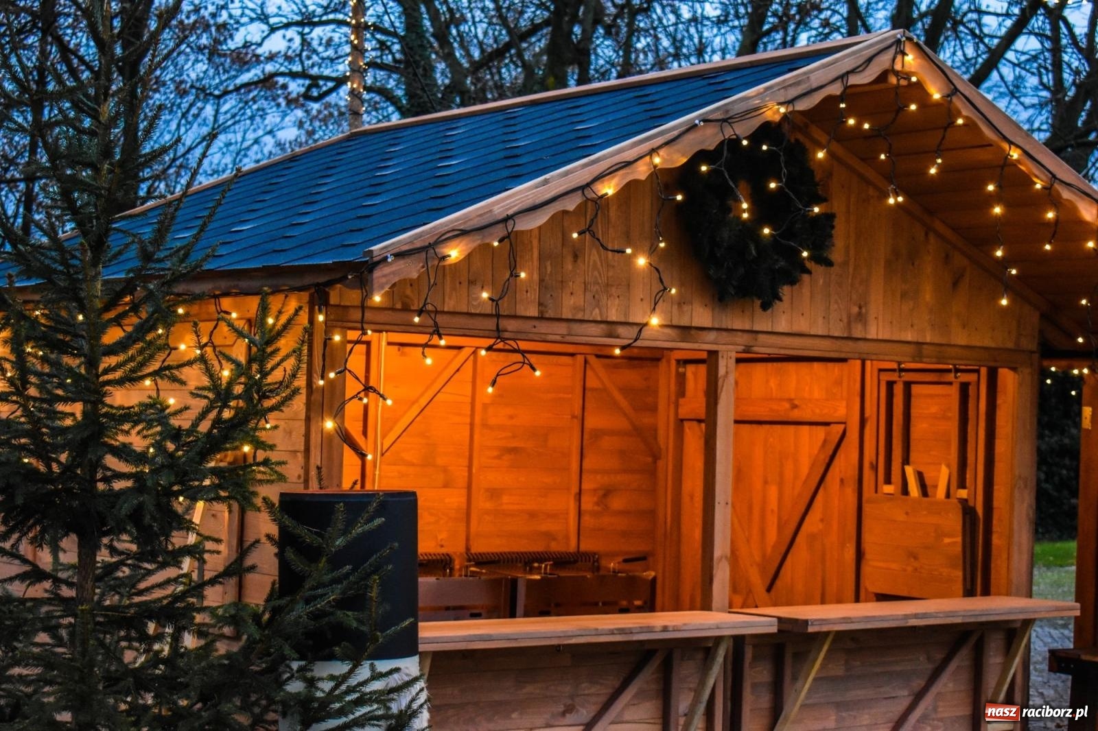 Zdjęcie w galerii na portalu naszraciborz.pl: Zamek gotowy na jarmark. Zobaczcie jak przystrojono dziedziniec [FOTO i WIDEO] wiadomości z regionu