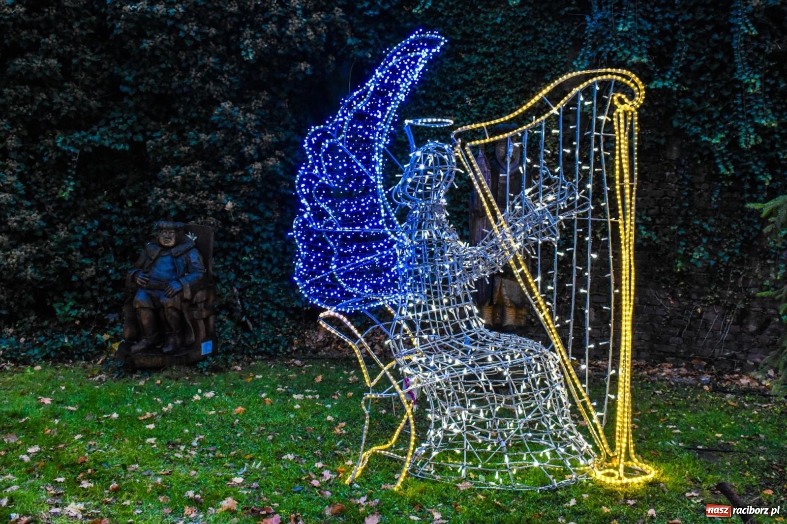 Zdjęcie w galerii na portalu naszraciborz.pl: Zamek gotowy na jarmark. Zobaczcie jak przystrojono dziedziniec [FOTO i WIDEO] wiadomości z regionu