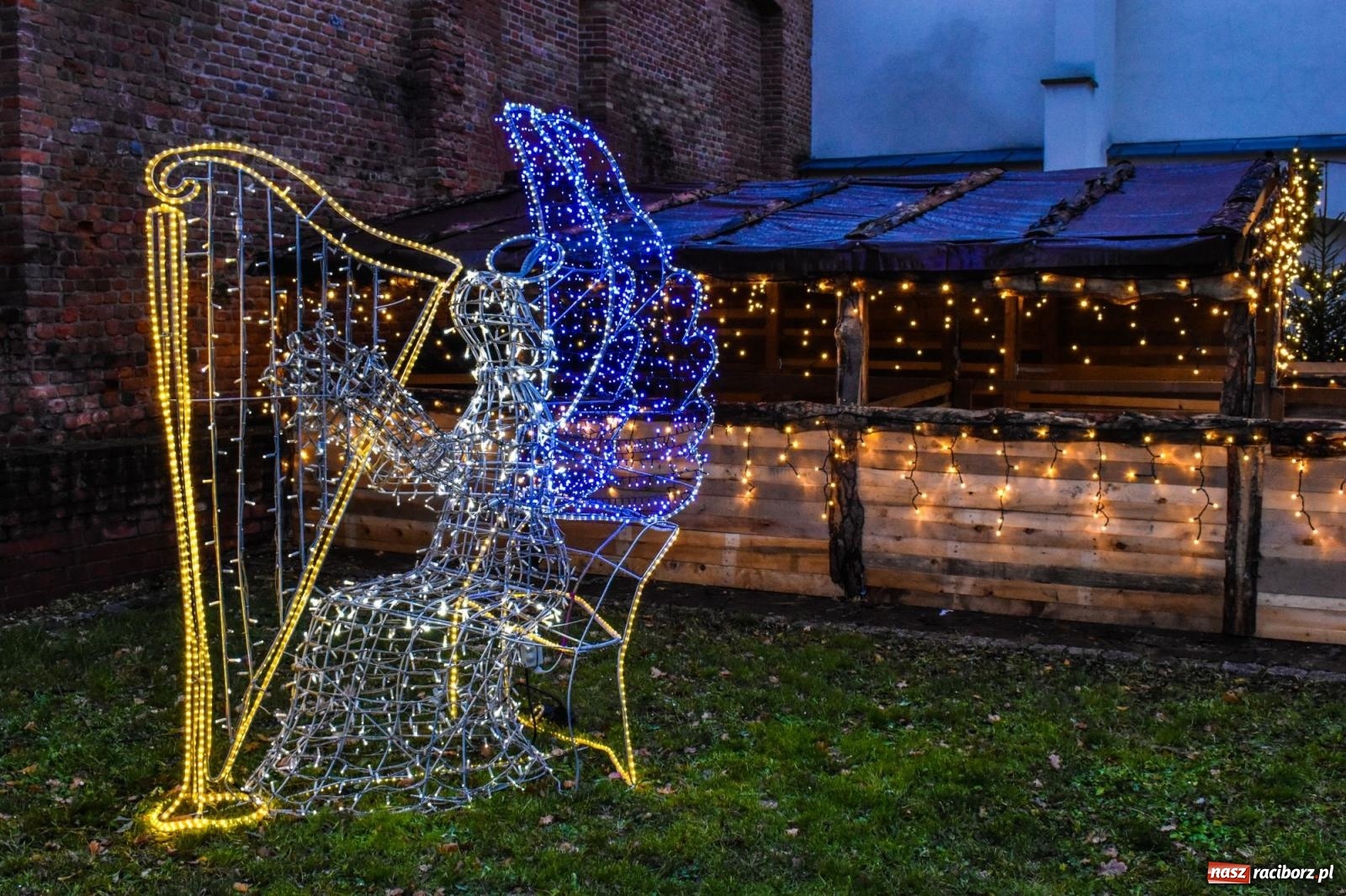 Zdjęcie w galerii na portalu naszraciborz.pl: Zamek gotowy na jarmark. Zobaczcie jak przystrojono dziedziniec [FOTO i WIDEO] wiadomości z regionu