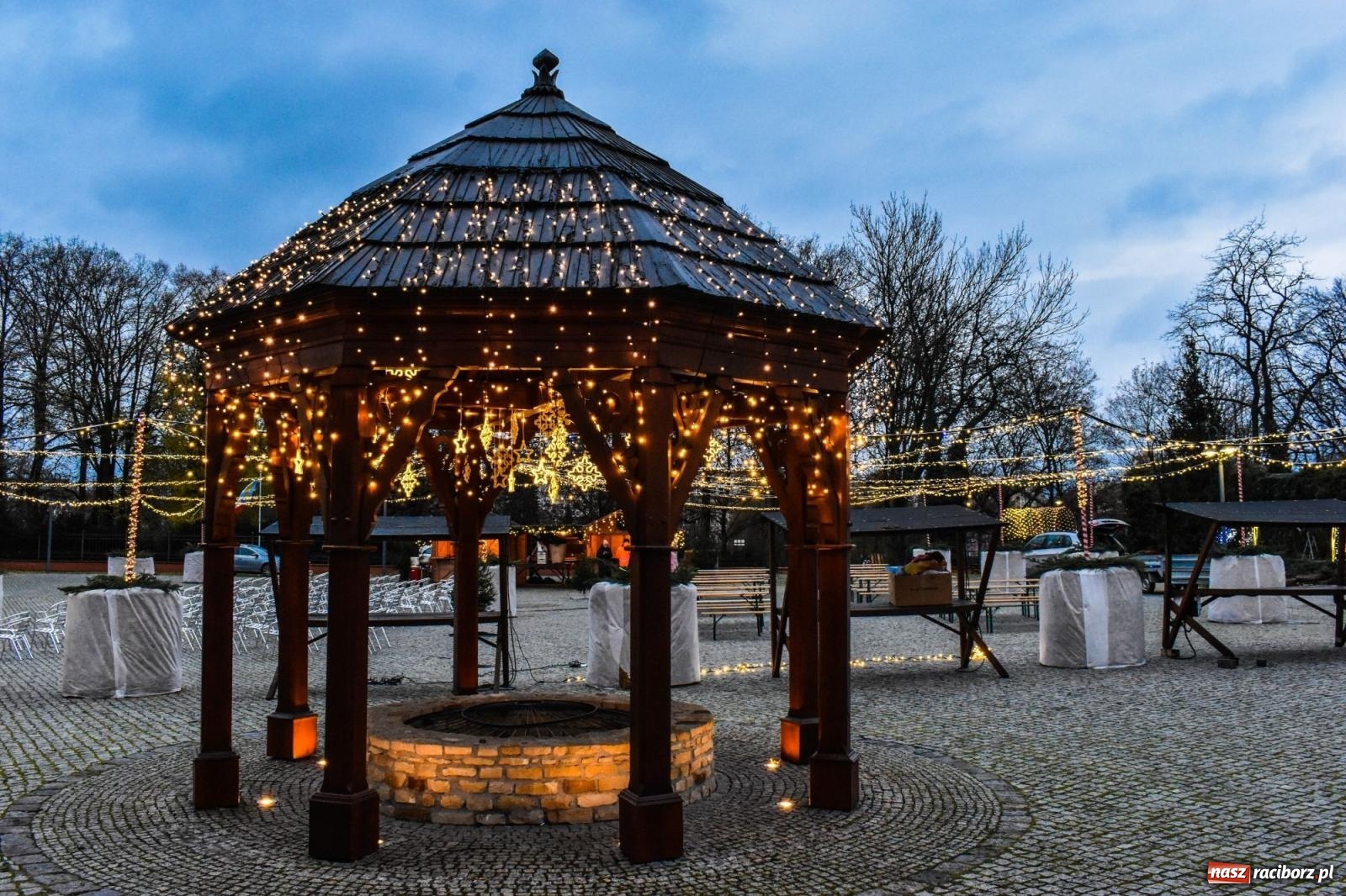 Zdjęcie w galerii na portalu naszraciborz.pl: Zamek gotowy na jarmark. Zobaczcie jak przystrojono dziedziniec [FOTO i WIDEO] wiadomości z regionu