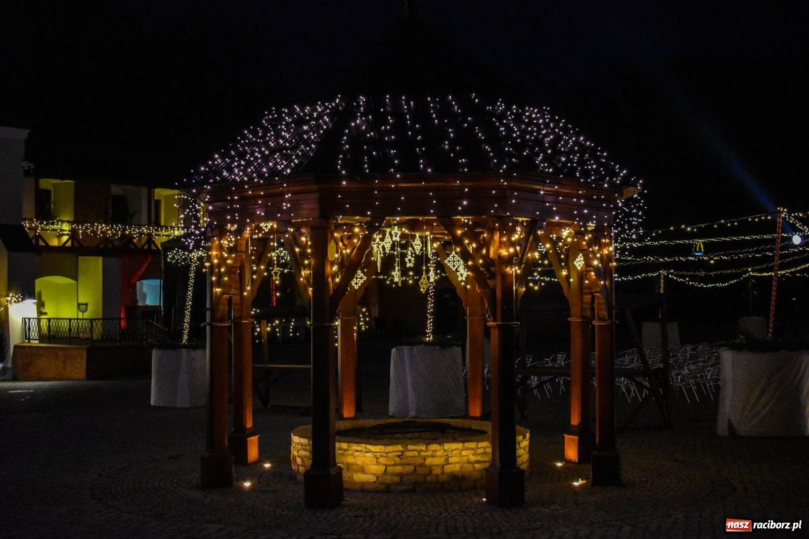 Zdjęcie w galerii na portalu naszraciborz.pl: Zamek gotowy na jarmark. Zobaczcie jak przystrojono dziedziniec [FOTO i WIDEO] wiadomości z regionu