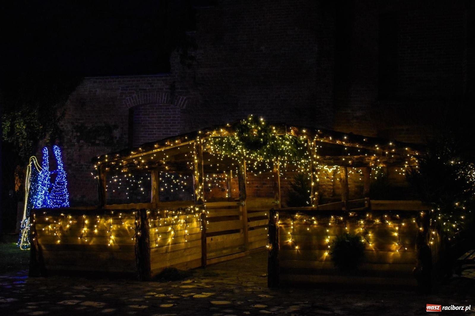 Zdjęcie w galerii na portalu naszraciborz.pl: Zamek gotowy na jarmark. Zobaczcie jak przystrojono dziedziniec [FOTO i WIDEO] wiadomości z regionu