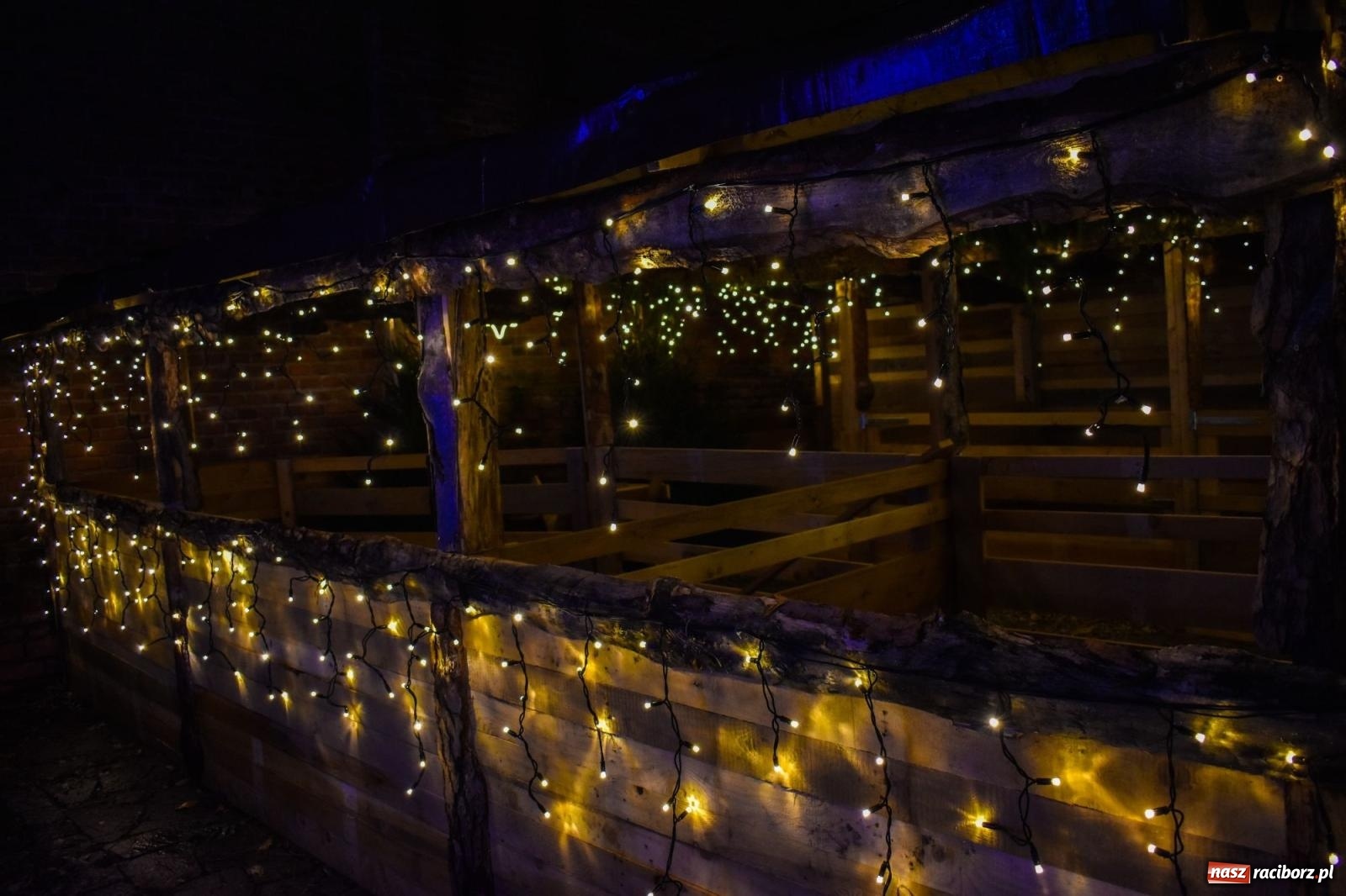 Zdjęcie w galerii na portalu naszraciborz.pl: Zamek gotowy na jarmark. Zobaczcie jak przystrojono dziedziniec [FOTO i WIDEO] wiadomości z regionu