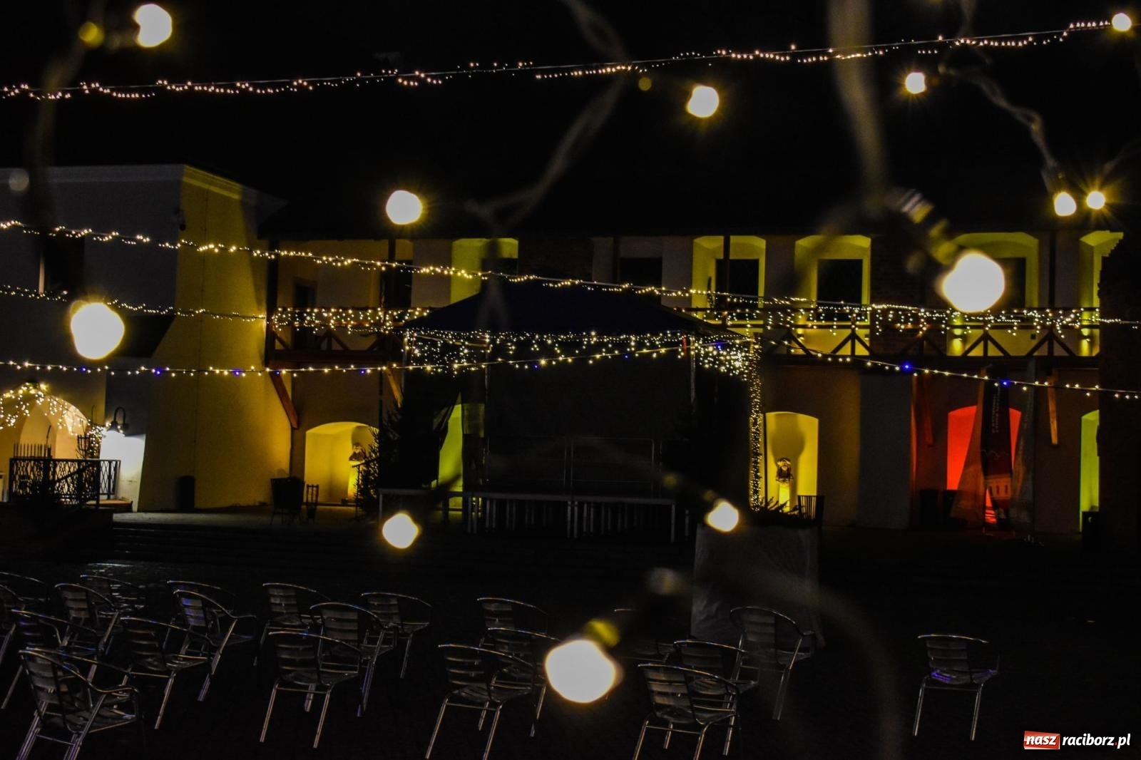 Zdjęcie w galerii na portalu naszraciborz.pl: Zamek gotowy na jarmark. Zobaczcie jak przystrojono dziedziniec [FOTO i WIDEO] wiadomości z regionu