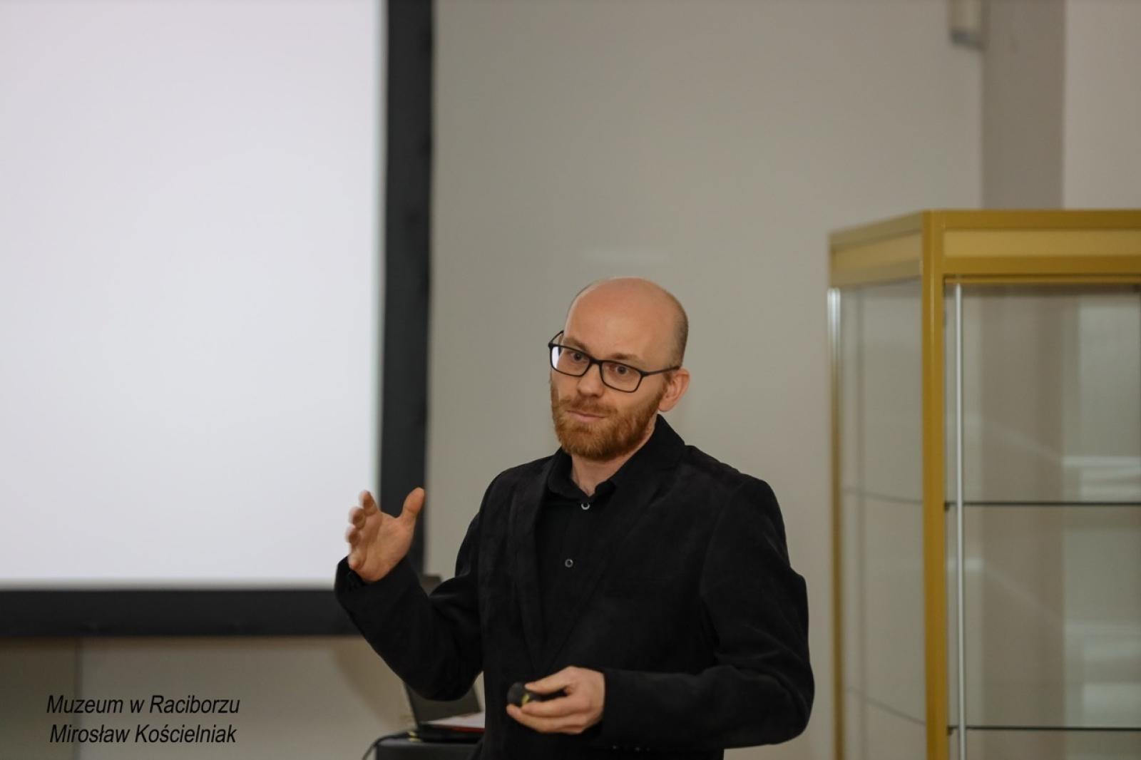 Zdjęcie w galerii na portalu naszraciborz.pl: Rękopisy jako świadkowie historii. Pokaz w Muzeum wiadomości z regionu