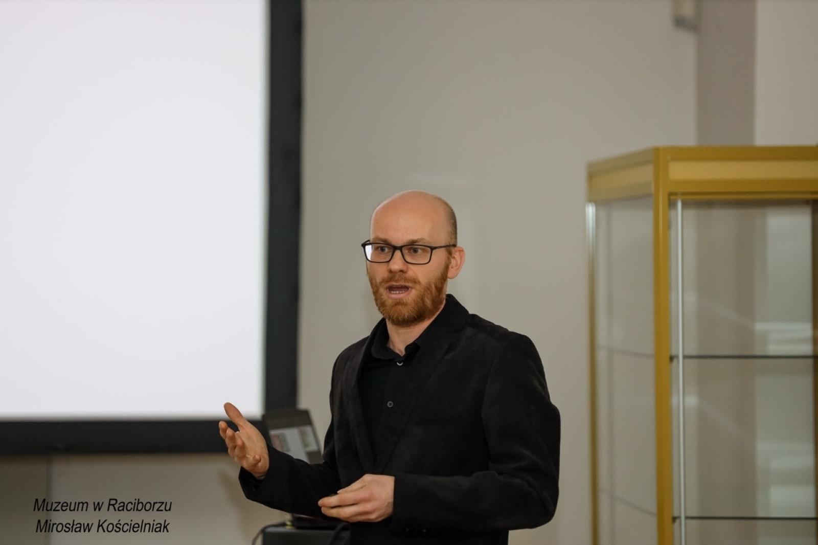 Zdjęcie w galerii na portalu naszraciborz.pl: Rękopisy jako świadkowie historii. Pokaz w Muzeum wiadomości z regionu