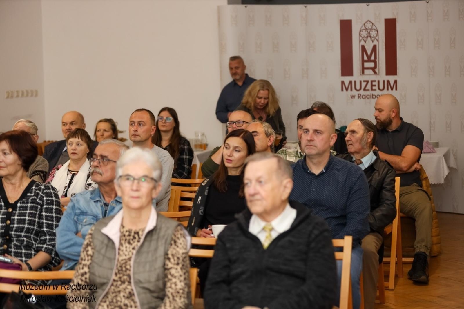 Zdjęcie w galerii na portalu naszraciborz.pl: Rękopisy jako świadkowie historii. Pokaz w Muzeum wiadomości z regionu