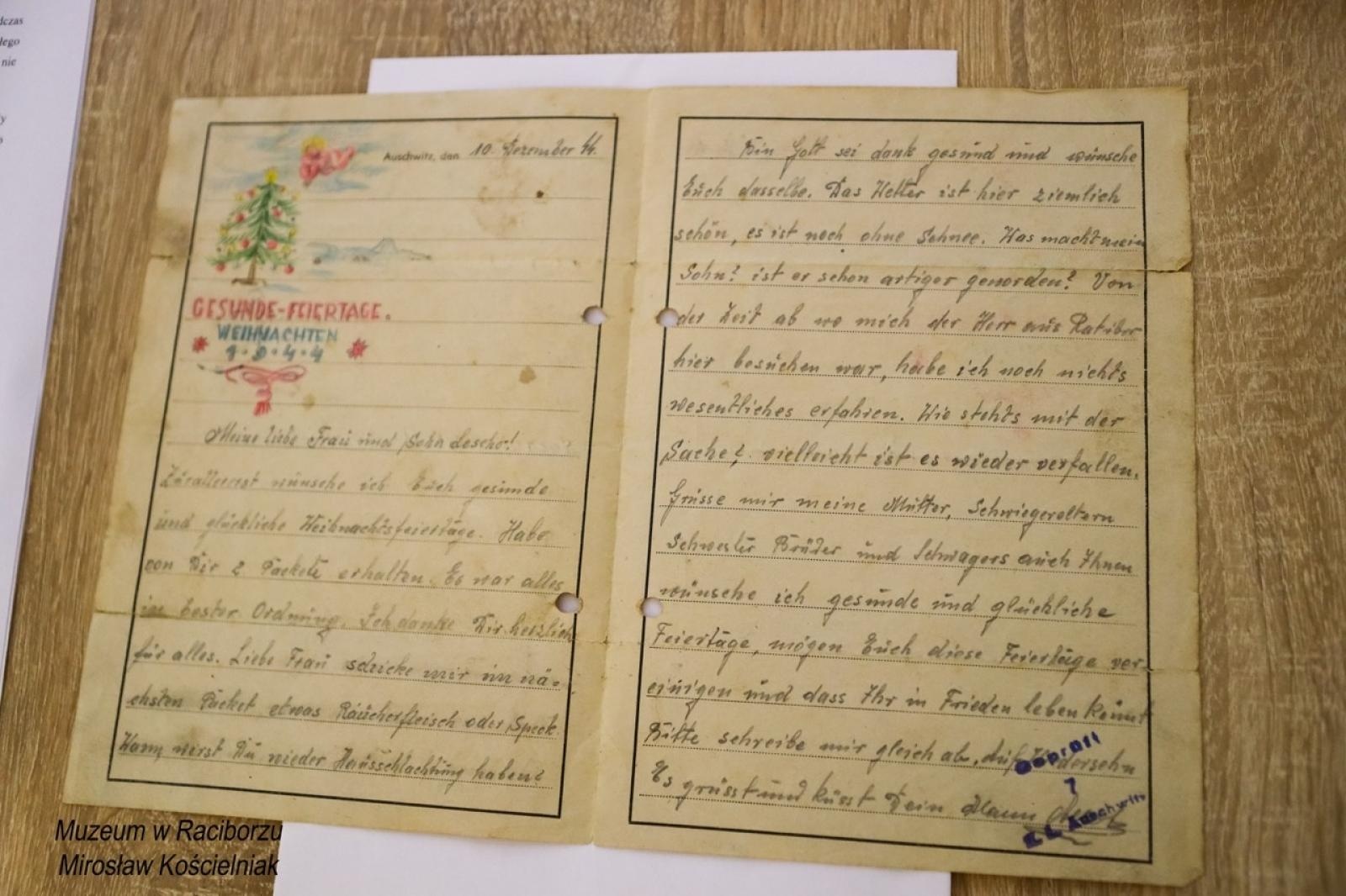 Zdjęcie w galerii na portalu naszraciborz.pl: Rękopisy jako świadkowie historii. Pokaz w Muzeum wiadomości z regionu