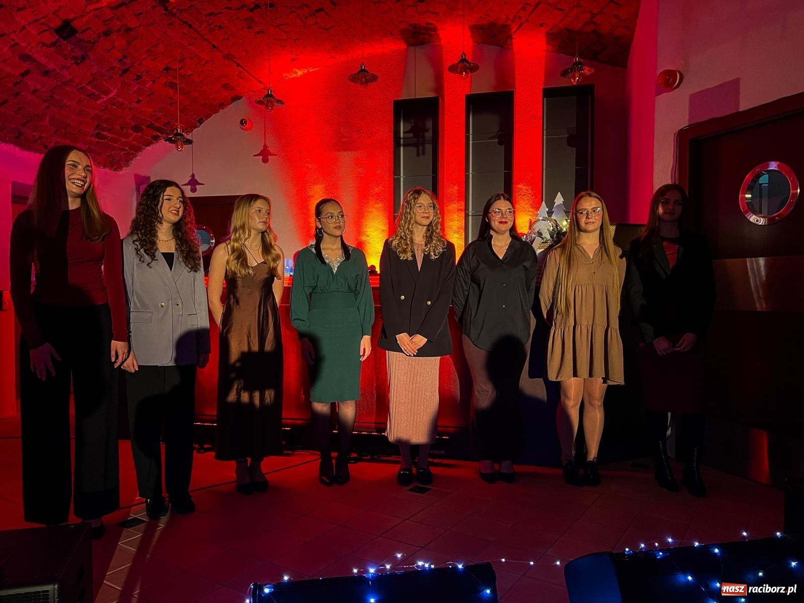 Zdjęcie w galerii na portalu naszraciborz.pl: Jesienne śpiewanie Mirażu w piwnicy zamkowej Słodowni [FOTO i WIDEO] wiadomości z regionu