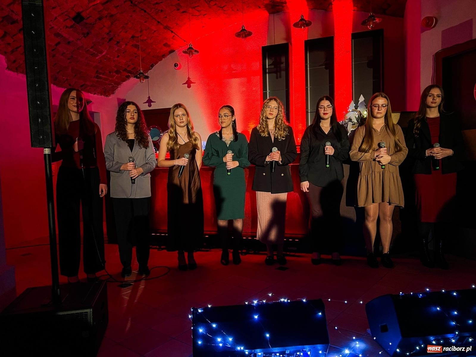 Zdjęcie w galerii na portalu naszraciborz.pl: Jesienne śpiewanie Mirażu w piwnicy zamkowej Słodowni [FOTO i WIDEO] wiadomości z regionu