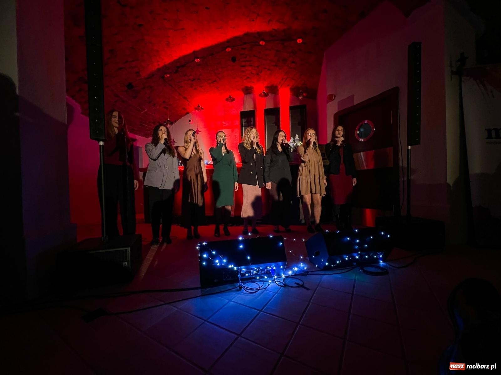 Zdjęcie w galerii na portalu naszraciborz.pl: Jesienne śpiewanie Mirażu w piwnicy zamkowej Słodowni [FOTO i WIDEO] wiadomości z regionu