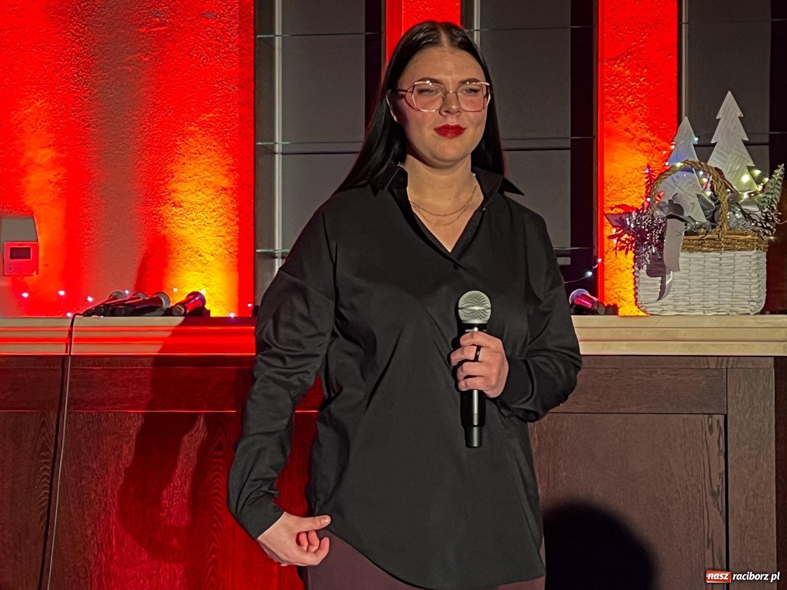 Zdjęcie w galerii na portalu naszraciborz.pl: Jesienne śpiewanie Mirażu w piwnicy zamkowej Słodowni [FOTO i WIDEO] wiadomości z regionu