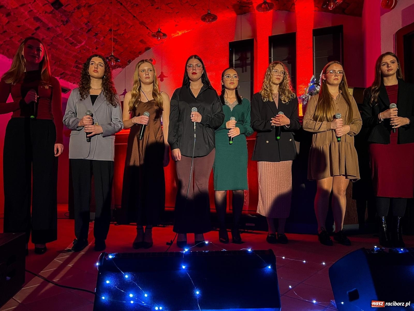 Zdjęcie w galerii na portalu naszraciborz.pl: Jesienne śpiewanie Mirażu w piwnicy zamkowej Słodowni [FOTO i WIDEO] wiadomości z regionu